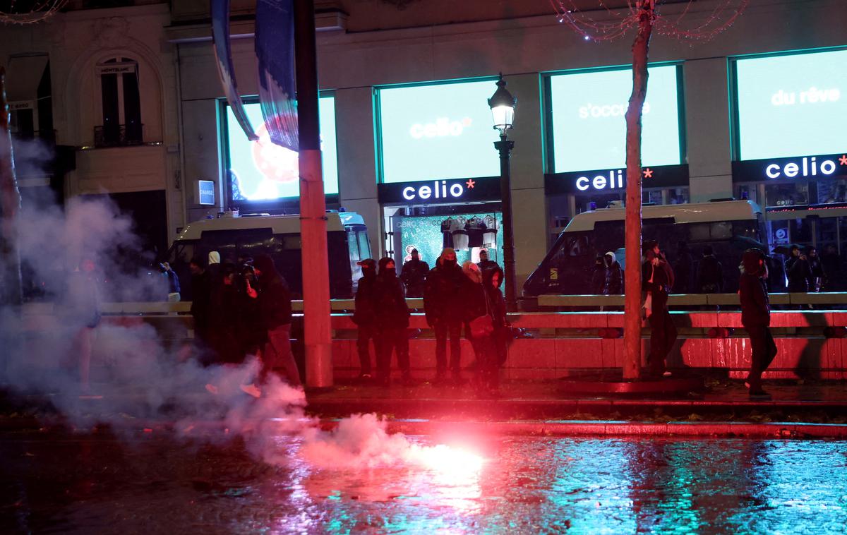 Francija | V Franciji so se po porazu v finalu SP zvrstili izgredi in incidenti. | Foto Reuters