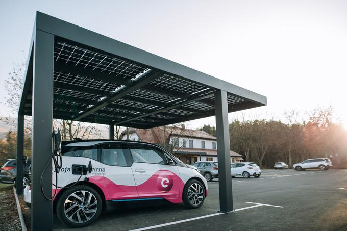 Tudi električen avtomobil je korak k bolj zeleni prihodnosti. Pa ste pomislili tudi na zeleno, sončno polnilnico? | Foto: 
