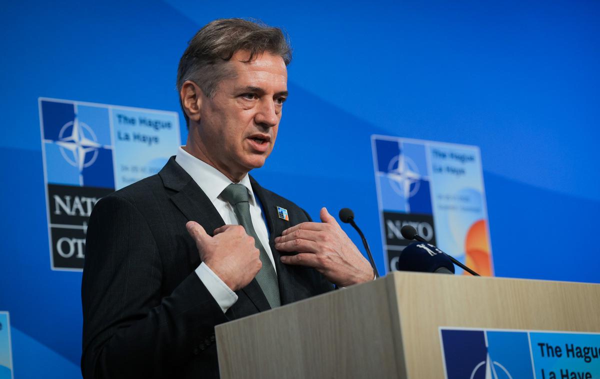 Robert Golob_Vrh Nata_Jun2025 | Ker je premier Golob danes predlagal, da se z vladnega gradiva o izhodiščih za udeležbo na vrhu Nata v Haagu umakne oznaka interno, smo za dokument zaprosili vladni urad za komuniciranje. | Foto Daniel Novakovič/STA