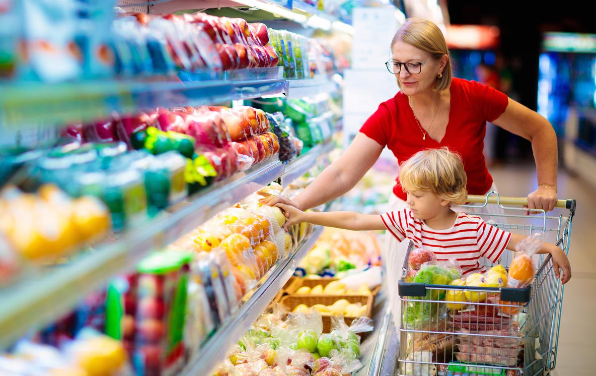 supermarket, trgovina, nakupovanje | Letna inflacija se je oktobra spustila pod mejo desetih odstotkov, a ostaja visoka. Oktobra lani je bila denimo pri treh odstotkih.  | Foto Getty Images