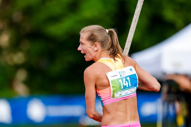Tina Šutej je za zmago preskočila 4.75.  | Foto: Aleš Fevžer