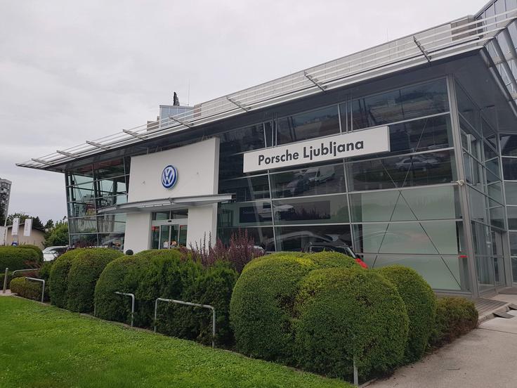 Porsche Slovenija Porsche Slovenija ostaja največji trgovec z novimi avtomobili v Sloveniji. Obvladujejo tretjino bruto avtomobilskega trga. | Foto: Gašper Pirman
