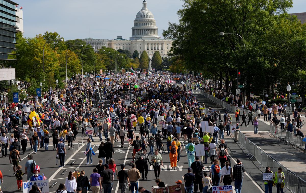 Donald Trump protesti | Protestniki želijo Trumpovi administraciji sporočiti, da so ZDA država, v kateri so vsi enaki ter v kateri vladata pravo in demokracija. | Foto Reuters