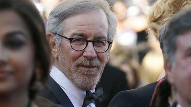 Steven Spielberg se bo lotil predelave romana Sadovi jeze