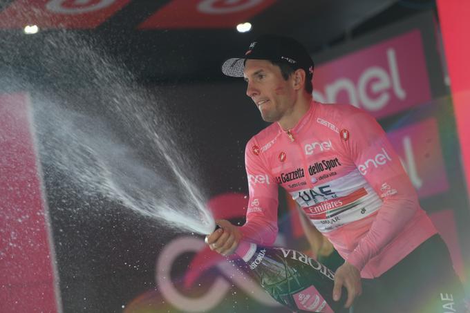 Jan Polan je postal drugi Slovenec v zgodovini, ki je oblekel znamenito rožnato majico vodilnega na Giru. | Foto: Giro/LaPresse