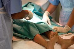 V Italiji hišni pripor za zdravnika zaradi obrezovanja dečkov