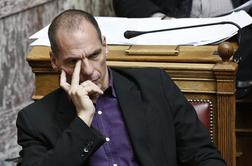 Grškega ministra Varufakisa napadli v restavraciji, posredovala je žena