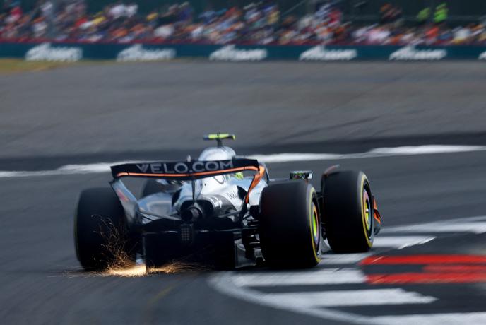 Odločale so desetinke, Verstappen šokiral britanske dirkače in navijače