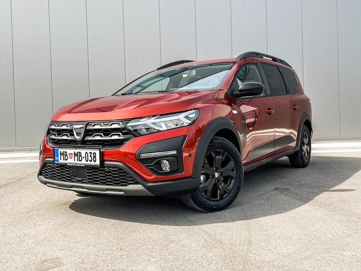 Terenski paket stepway, ki ga poznamo pri drugih Daciinih modelih je pri joggerju serijski. | Foto: Gašper Pirman