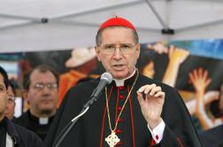 Ameriški katoliki proti udeležbi nekdanjega nadškofa Los Angelesa na konklavu