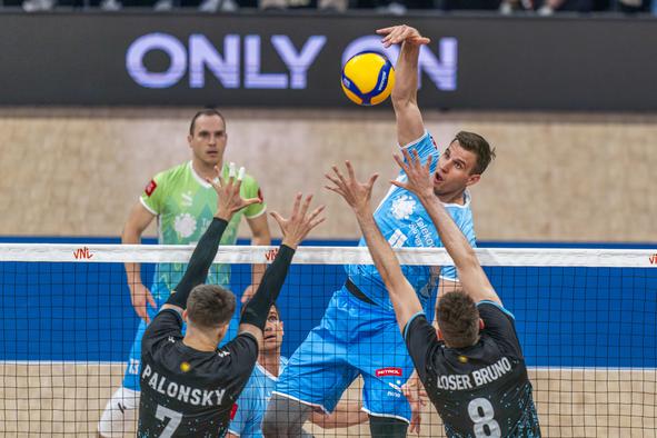 Slovenci so se po izgubljenem nizu hitro pobrali in prišli do pomembne zmage