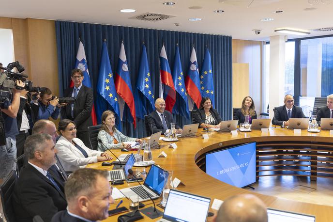 1. redna seja vlade RS. | Ustanovitev demografskega sklada je bil eden od predvolilnih načrtov največje vladne stranke SDS in je tudi del koalicijske pogodbe med SDS, trojčkom NSi, SLS in Fokus ter Demokrati. | Foto Bojan Puhek