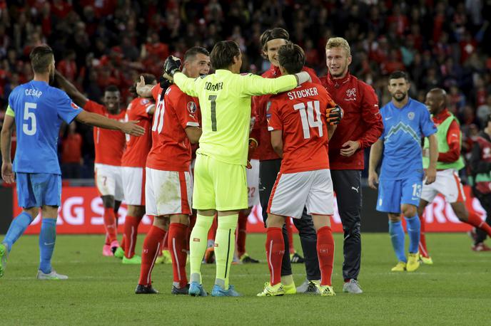 Švica Slovenija Basel 2015 | Nogometašem Švice je pred desetimi leti v Baslu uspel čudežni povratek. Slovenijo so v kvalifikacijah za Euro 2016 premagali s 3:2, čeprav so še dobrih deset minut pred koncem zaostajali z 0:2. | Foto Guliverimage