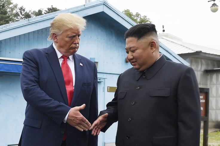 Kmalu bo minilo šest let od srečanja med Donaldom Trumpom in Kim Džong Unom v Panmunjomu na severnokorejski strani demilitariziranega območja med Severno in Južno Korejo 30. junija 2019. | Foto: Guliverimage