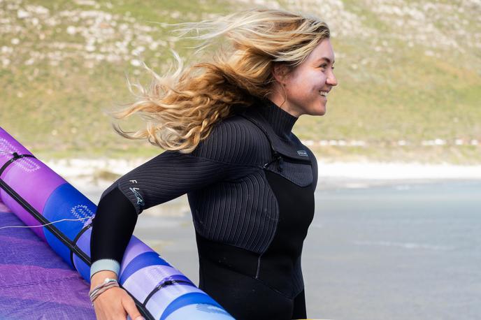 Lana Herman podium | 28-letna finančna matematičarka Lana Herman se je s kajtanjem prvič srečala šele pri 21 letih, danes pa se v disciplini big air meri z najboljšimi kajtarkami na svetu. | Foto Samu Cárdenas
