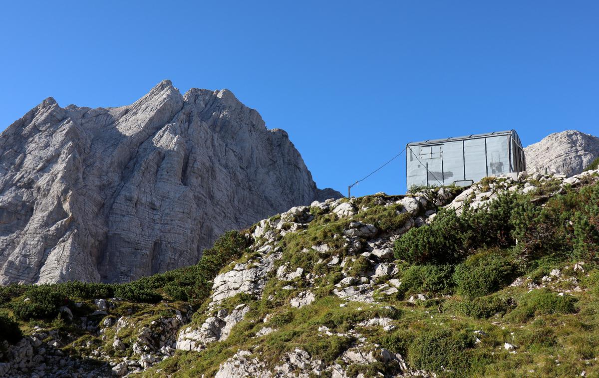 Dolkova špica pohod | Bivak IV na Rušju (1.980 m), v ozadju Srenar | Foto Matej Podgoršek