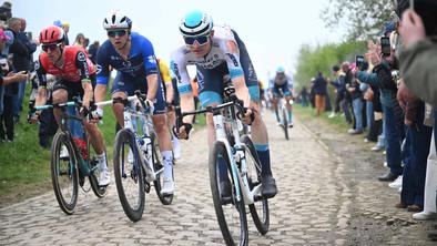 Na severnem peklu spet pokale kosti in tekla kri, nasrkal tudi Matej Mohorič