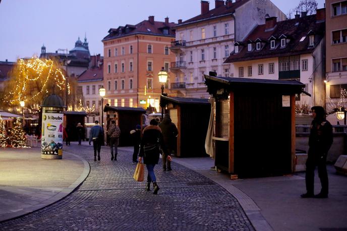 sejem, hišice, Ljubljana, prazniki | Gostinci lahko najamejo male ali velike gostinske hišice na Prazničnem sejmu, in sicer v času od 29. novembra letos do 5. januarja 2025. Hišice bodo na različnih lokacijah imele različen delovni čas. Za najdražjo hišico, ki bo stala na Cankarjevem nabrežju, bo cena najema znašala 16.500 evrov. | Foto Daniel Novakovič/STA