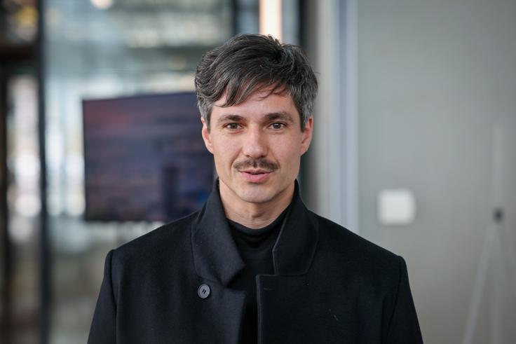 "Levica je pripravljena konstruktivno sodelovati pri pogovorih," je po končanem kosilu dejal Luka Mesec. | Foto: Bojan Puhek