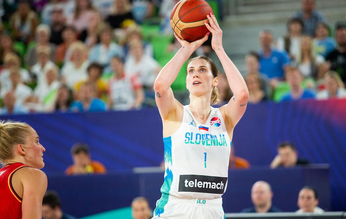 slovenska ženska košarkarska reprezentanca Eva Lisec | Eva Lisec je v Rusiji prišla do trojne krone. | Foto Siniša Kanižaj/Sportida
