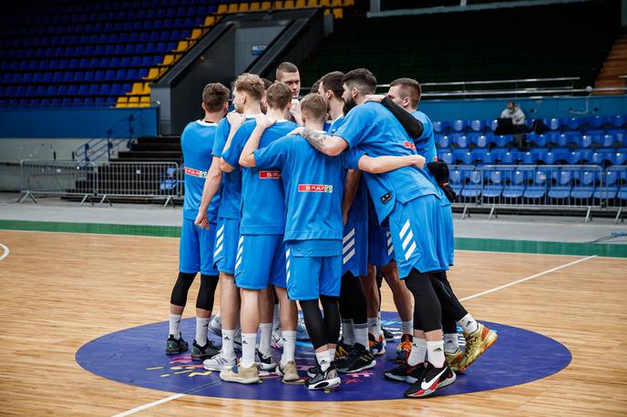 slovenska košarkarska reprezentanca, Slovenija : Madžarska | Slovenci se v žreb podajajo iz tretjega bobna. | Foto FIBA