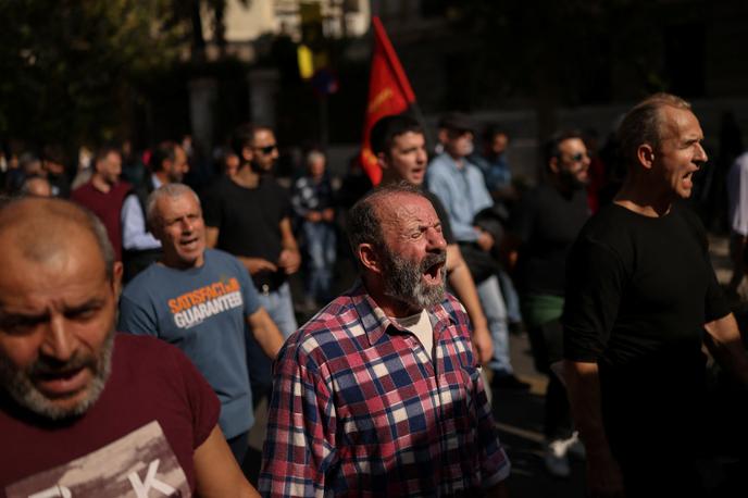 Grčija, reforma | V skladu z zakonom bodo lahko delavci, ki imajo le enega delodajalca, imeli daljše delovnike. Za tiste z več kot enim delodajalcem je to veljalo že do zdaj. | Foto Reuters