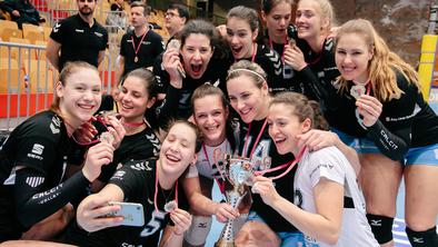 Kamničanke po velikem preobratu in drami do lovorike