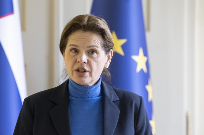 Alenka Bratušek | Alenko Bratušek je doletela kazenska ovadba. | Foto STA
