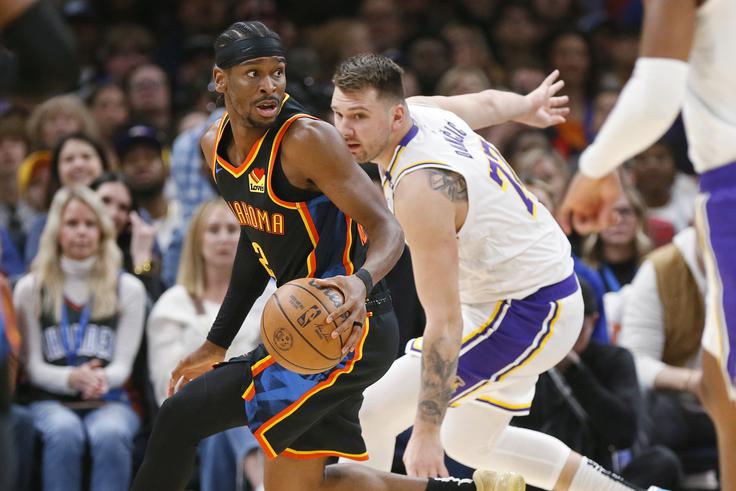 Shai Gilgeous-Alexander je ubranil naslov najboljšega igralca rednega dela lige NBA. V njem je bil drugi najboljši strelec. Več točk od njega je povprečno na tekmo dosegal le Luka Dončić (Lakers). | Foto: Guliverimage