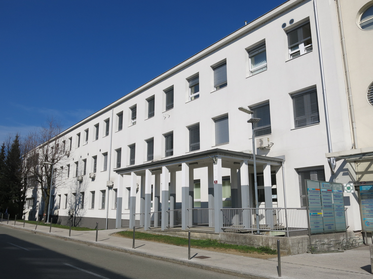Zdravstveni dom Kranj. | Foto: STA ,