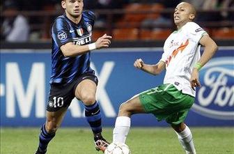 Inter lovi Tottenham brez Sneijderja