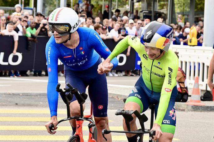 Primož Roglič Filippo Ganna | Filippo Gana bo prvi nosilec olimpijske bakle pred potovanje bakle iz Grčije na Apeninski polotok. | Foto Kolesarska zveza Slovenije
