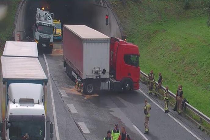 Prometna nesreča na dolenjski avtocesti med Šmarjem Sap in razcepom Malence proti Ljubljani. | Foto STA