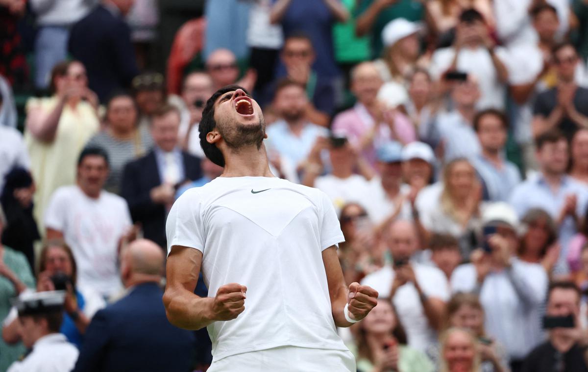 Carlos Alcaraz | Carlos Alcaraz je v tretjem krogu izgubil prvi niz na letošnjem Wimbledonu, a ga to ni zmotilo do zmage nad Čilencem Jarryjem. | Foto Reuters