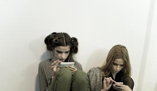 Se bo odnos šol do uporabe mobilnih telefonov v prihodnje le spremenil?