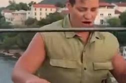 To je moški, ki so ga prebivalci Mostarja brutalno pretepli #video