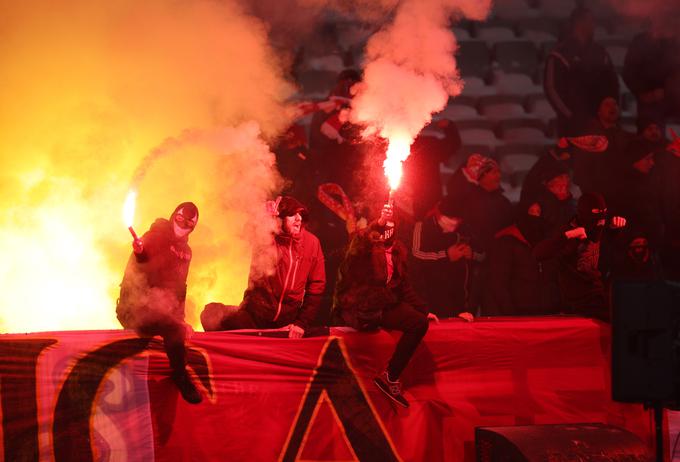 Navijači sofijskega CSKA so zakuhali rasistični škandal.  | Foto: Reuters