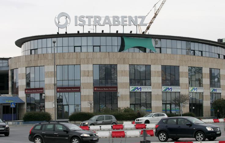 Istrabenz, nekoč skupaj z Luko Koper in Intereuropo eden od treh stebrov obalnega gospodarstva, že od leta 2009 živi na aparatih. Na borzi so vse njegove delnice vredne manj od srednje velikega stanovanja na Obali (129 tisoč evrov). | Foto: Bojan Puhek
