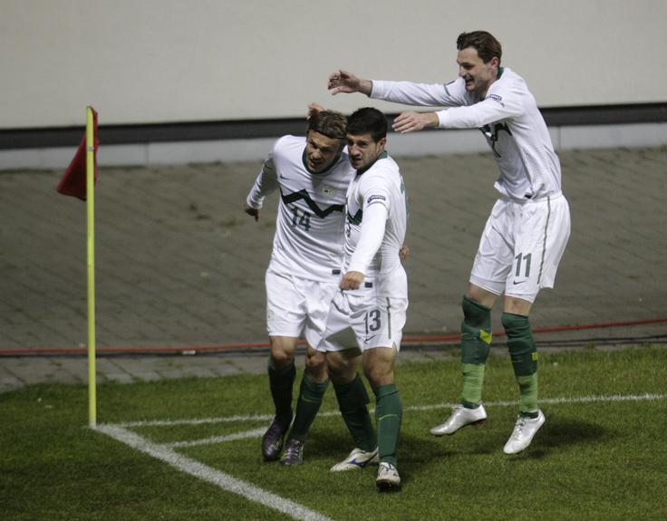 Veselje Slovencev ob avtogolu Estoncev leta 2011. | Foto: 