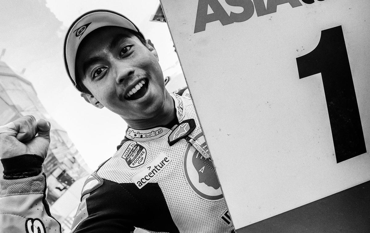 Afritza | 20-letni indonezijski dirkač Afridza Munandar je umrl na dirki azijskih talentov na dirkališču Sepang. Dirkači so se mu danes poklonili z minuto molka.  | Foto Twitter