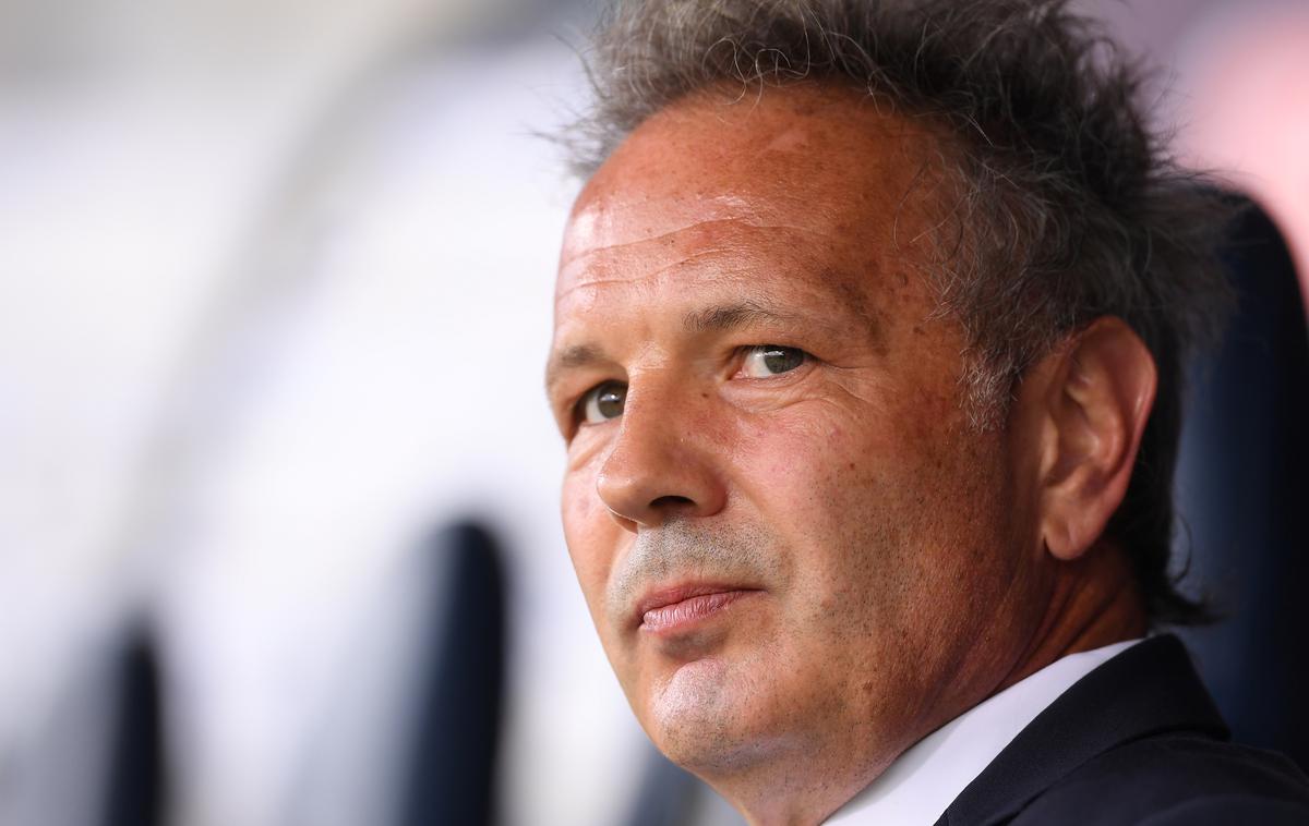 Siniša Mihajlović | "Ko sem izvedel novico, je bil to zame hud udarec. Dneve sem jokal, življenje se ti vrti pred očmi," je o težkih trenutkih, ko je izvedel za svojo bolezen povedal Siniša Mihajlović. | Foto Reuters