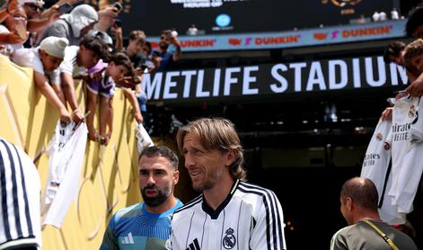 V živo: začelo se je z 10-minutno zamudo. Real ali PSG? Luka Modrić še zadnjič?