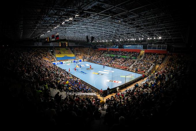 Približno 4.500 navijačev je v Zlatorogu pripravilo odlično vzdušje. | Foto: Blaž Weindorfer/Sportida