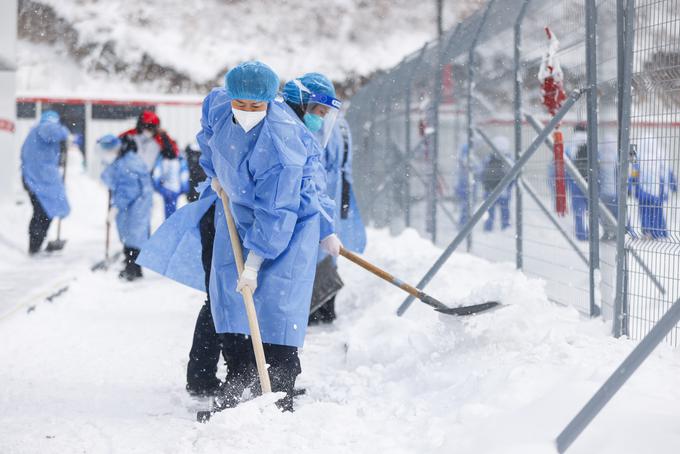 čištilci snega Peking 2022 | Foto: Anže Malovrh/STA