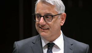 Han: Sem eden tistih ministrov, ki mislijo, da morajo več spraševati. Balažič: Besede nas ne bodo rešile.