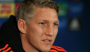 Schweinsteiger toži izdelovalce lutk