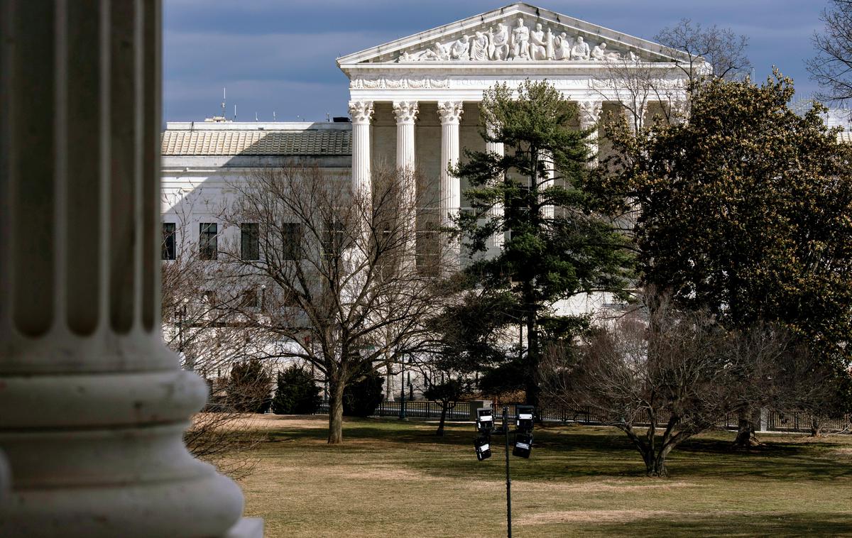 Vrhovno sodišče ZDA, US Supreme Court | Večina vrhovnega sodišča ZDA je v novi sodbi nakazala, da se ne bo vtikala v spreminjanje meja volilnih okrajev s strani različnih ameriških zveznih držav. | Foto Guliverimage