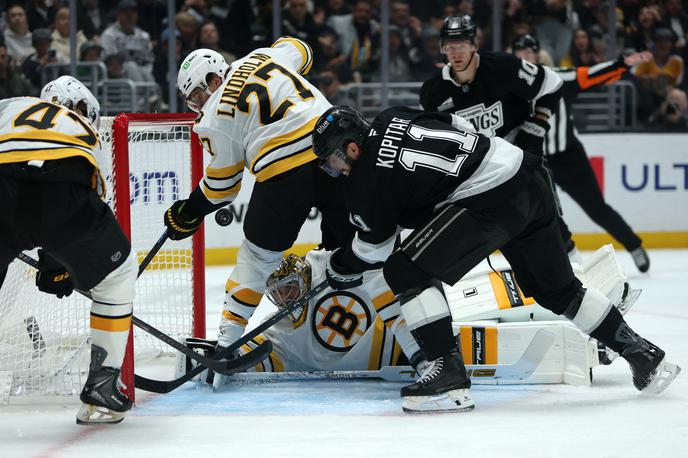 Anže Kopitar Los Angeles Kings Boston Bruins | Anže Kopitar na tekmi proti Boston Bruins. | Foto Reuters