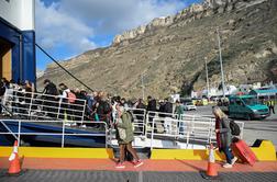 Na Santoriniju novi potresni sunki, številni zapuščajo otok