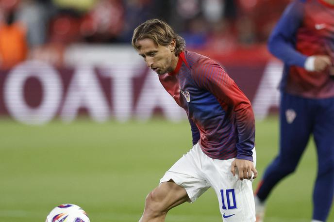 Luka Modrić | Luko Modrića in Hrvaško čaka obračun z Gibraltarjem. | Foto Reuters